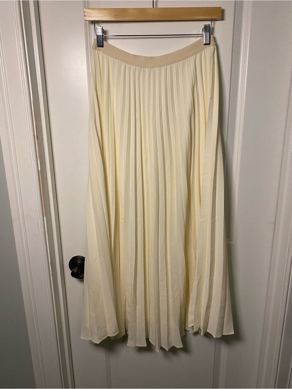 Zara Elegant Cream Pleated Maxi Skirt